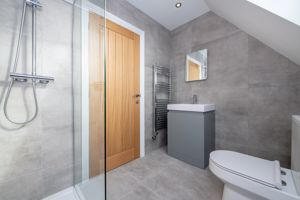 Shower room- click for photo gallery